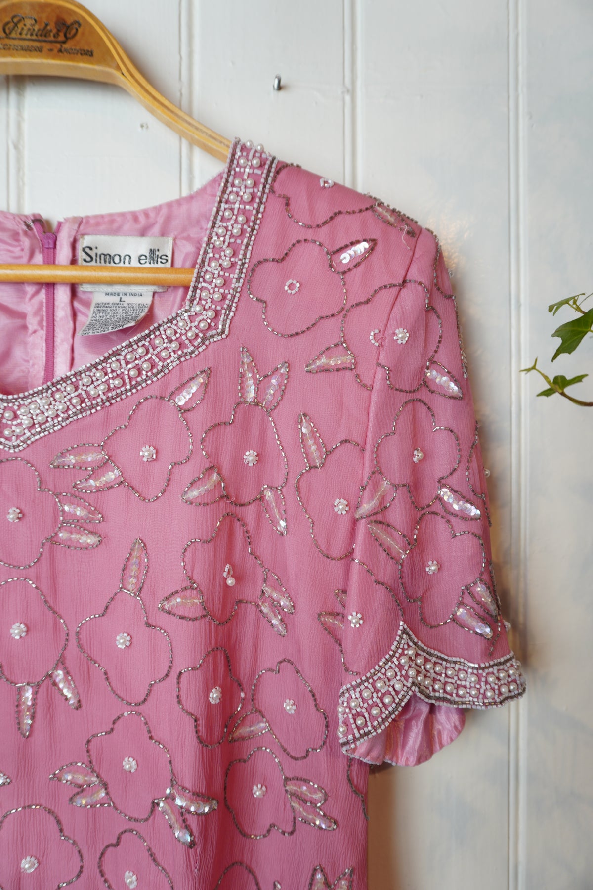 Rosa pärlbroderad blus – Simon Ellis