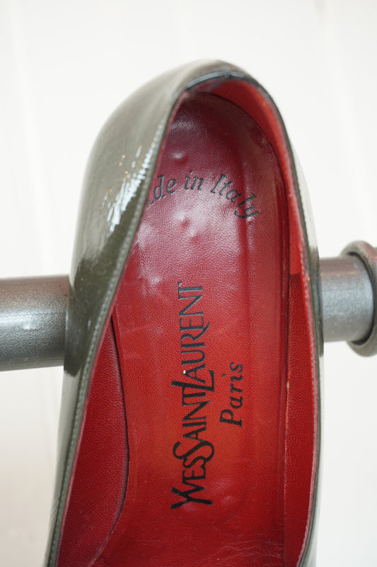 Yves Saint Laurent pumps med spännen