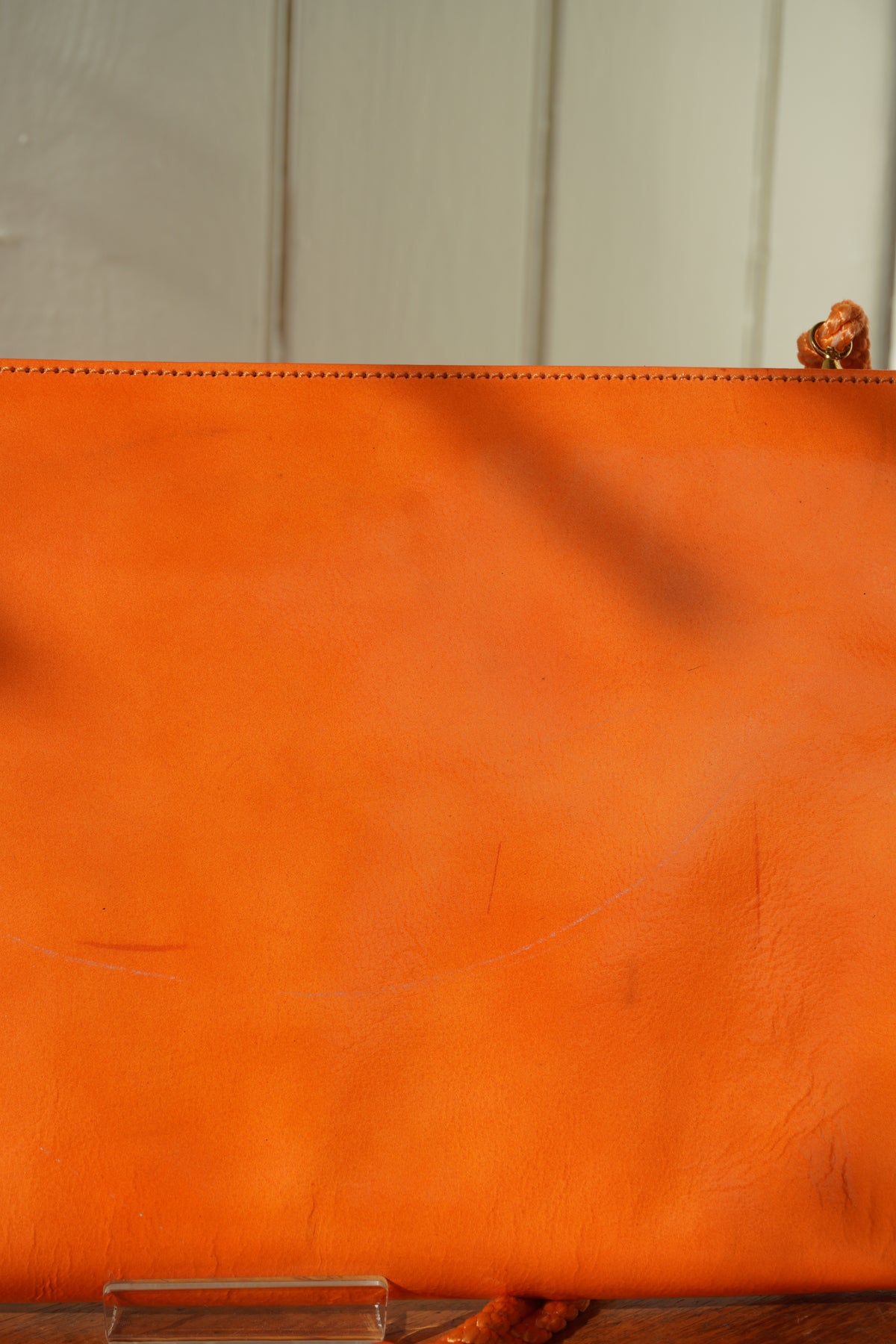 Orange skinnclutch – Charles Jourdan