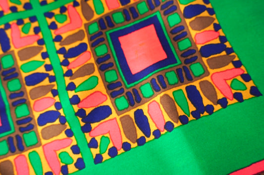 Vintage Yves Saint Laurent sidenscarf – grafiskt mönster 1970's