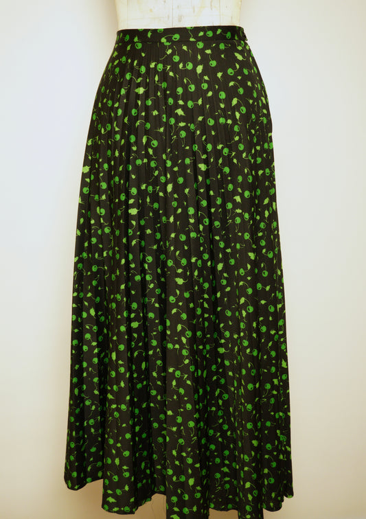 Kjol med gröna äpplen