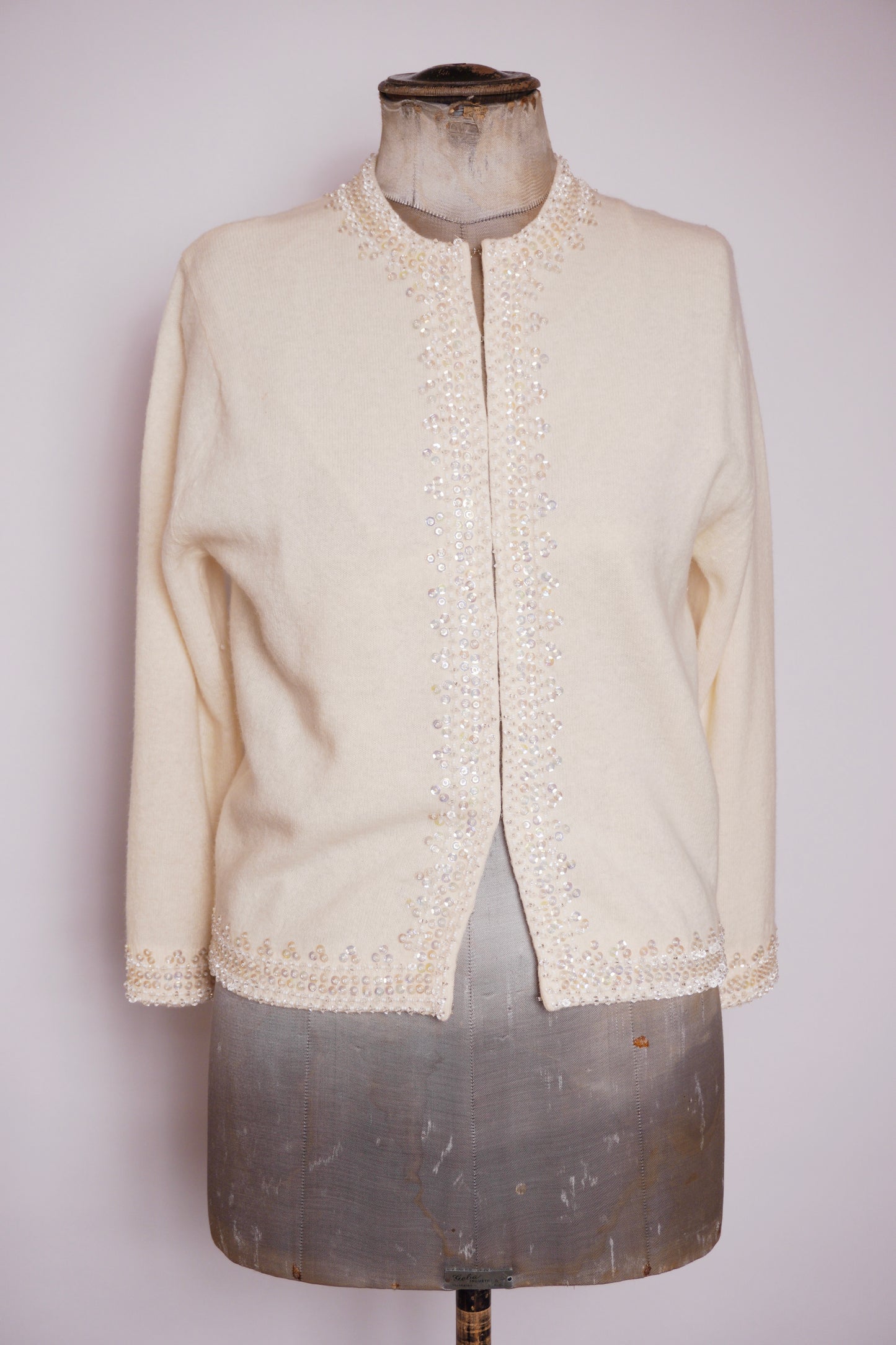 Kofta med pärlor och paljetter