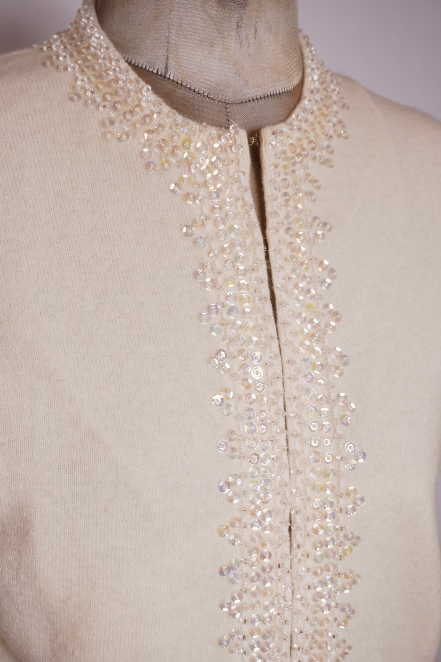 Kofta med pärlor och paljetter