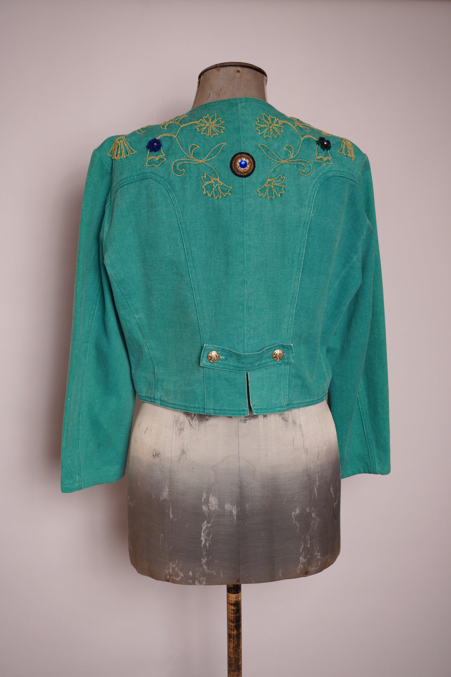 Kort jeansjacka från Mondi