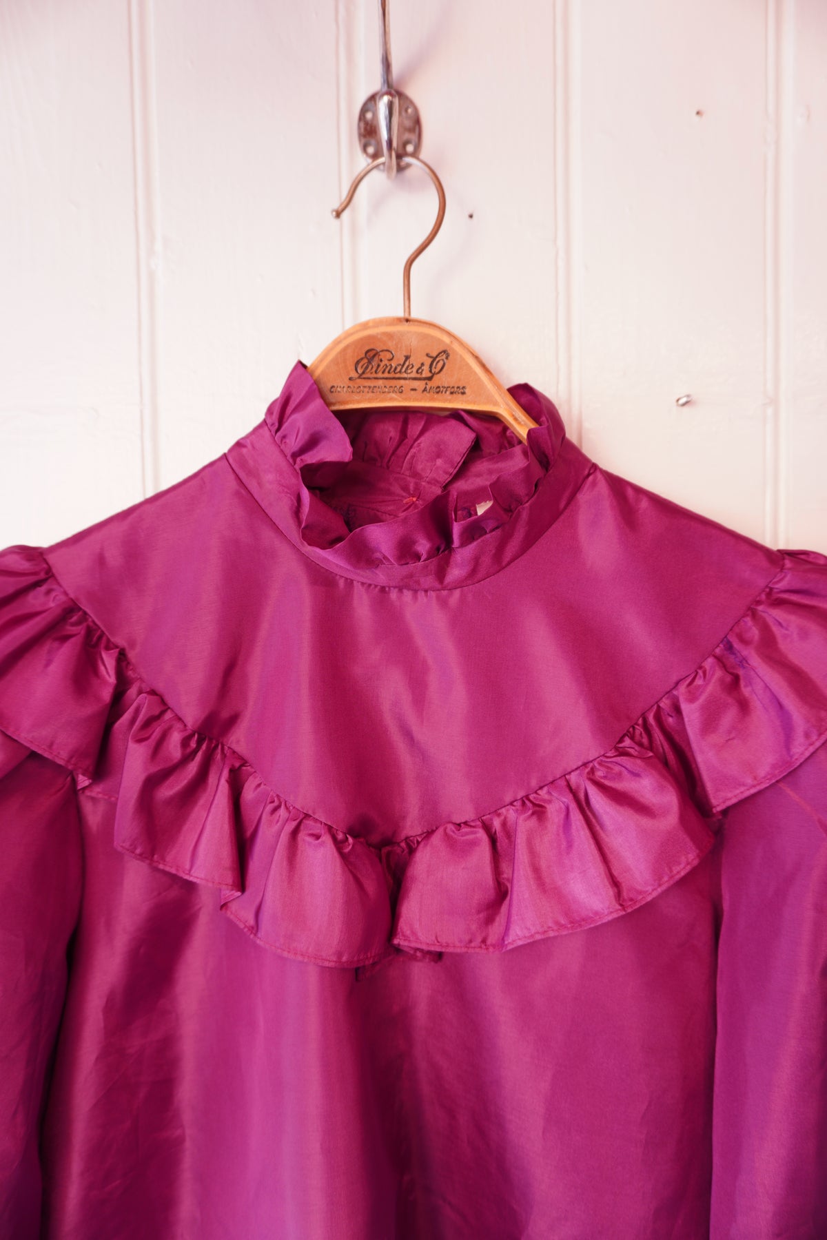 Vintageblus med volanger – Mac Scott