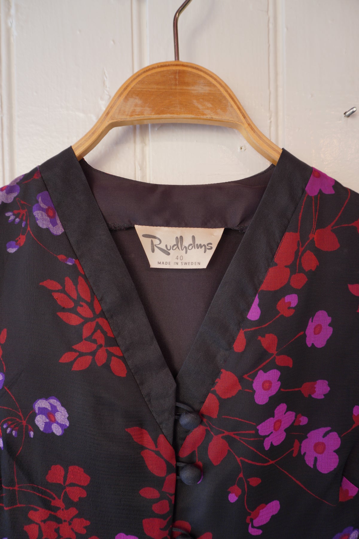 Blommig vintageväst – Rudholms