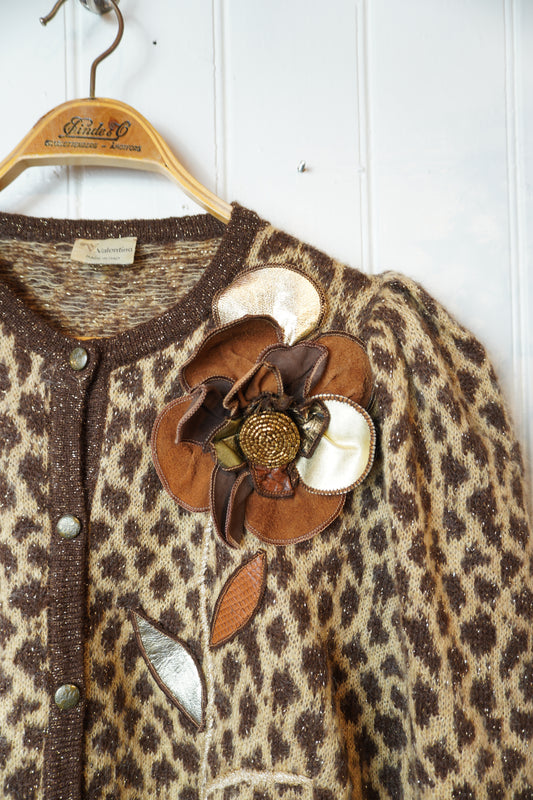 Leopardmönstrad kofta med blomdetalj – Valentino