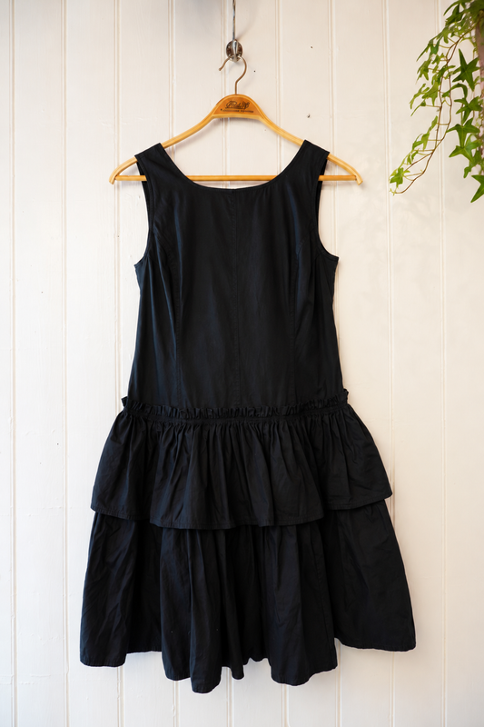 Svart vintageklänning med volanger – Escada
