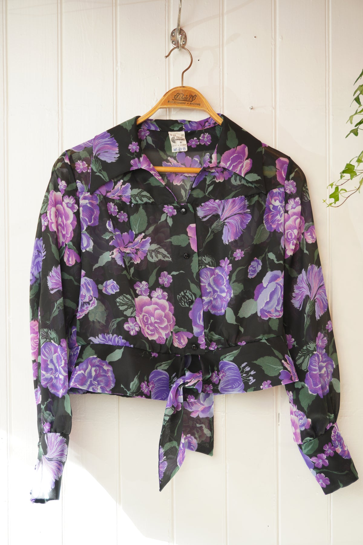 Blommig vintageblus med knyt – Petri