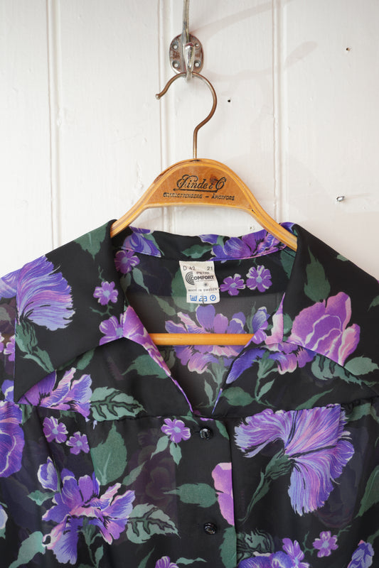 Blommig vintageblus med knyt – Petri