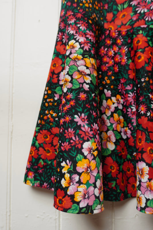 Blommig vintagekjol med volang – Figura Finland