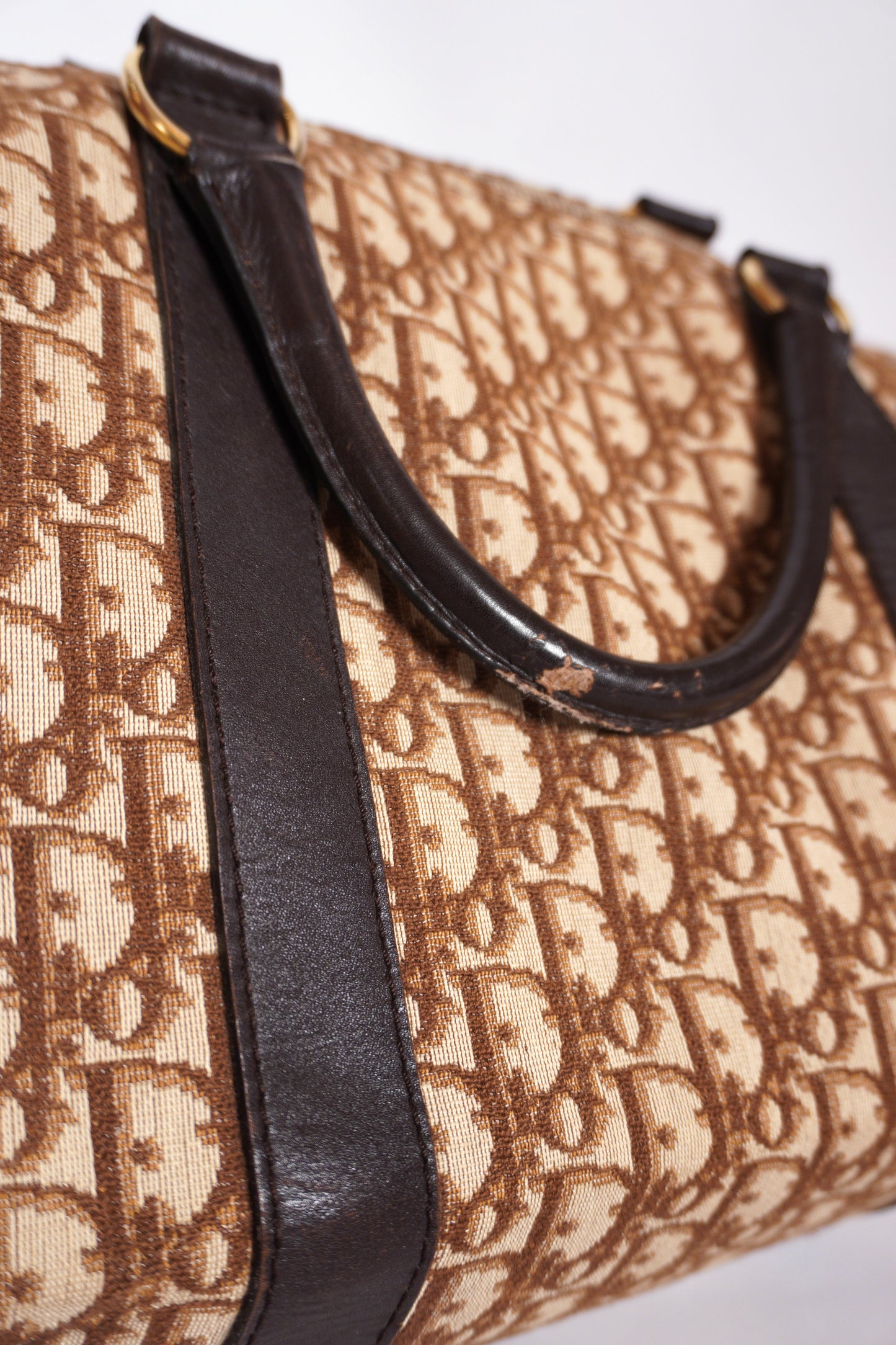 Skav på ena handtaget 