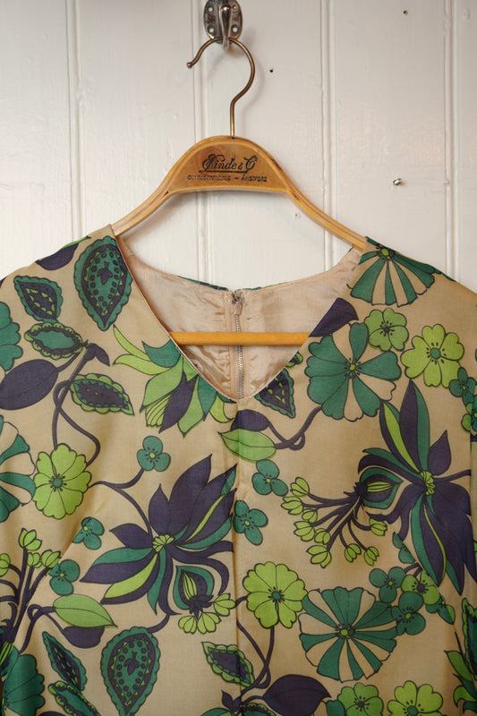Blommig vintageklänning med ballongärmar – Shubette