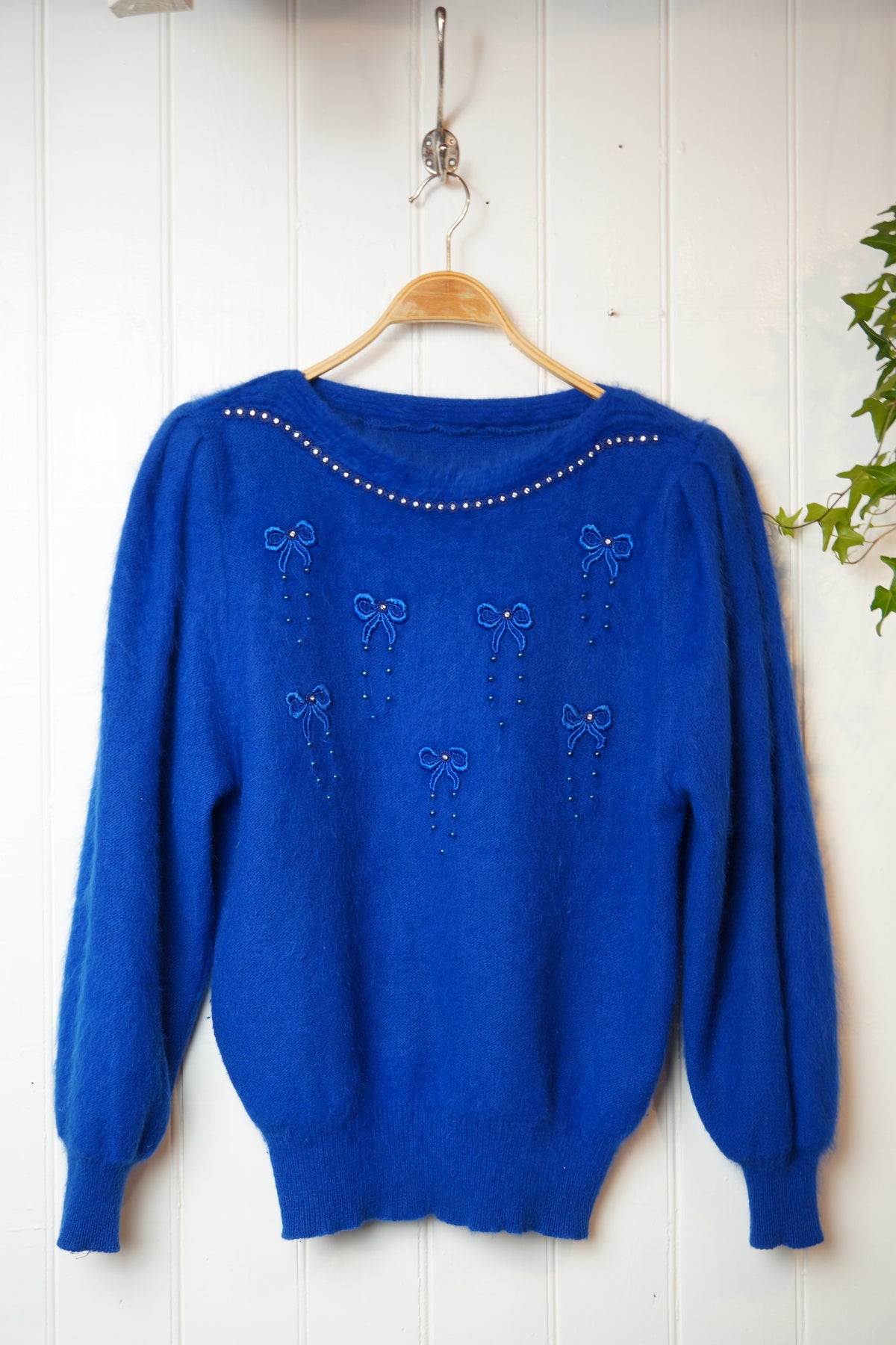 Koboltblå angoratröja med rosetter – Vintage
