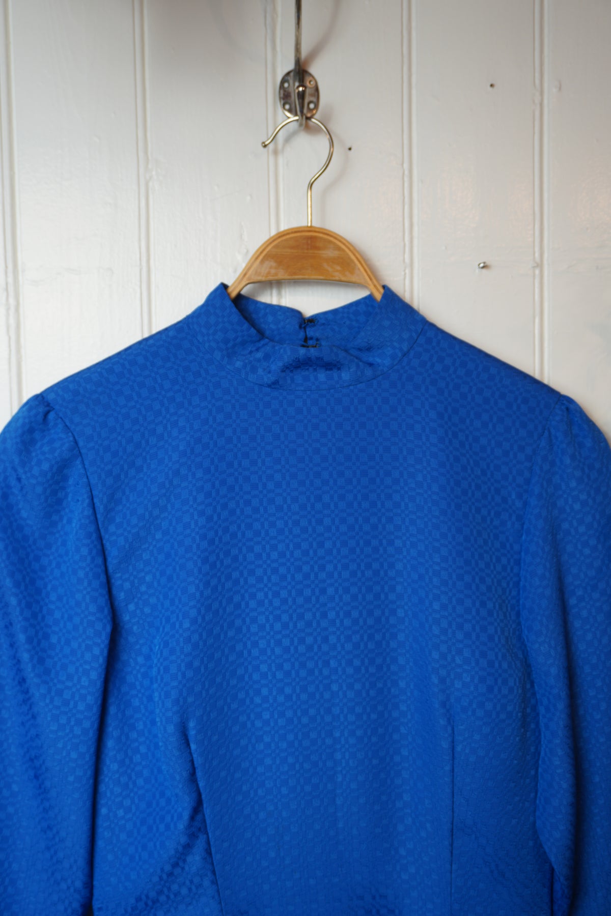 Koboltblå vintageklänning med volang