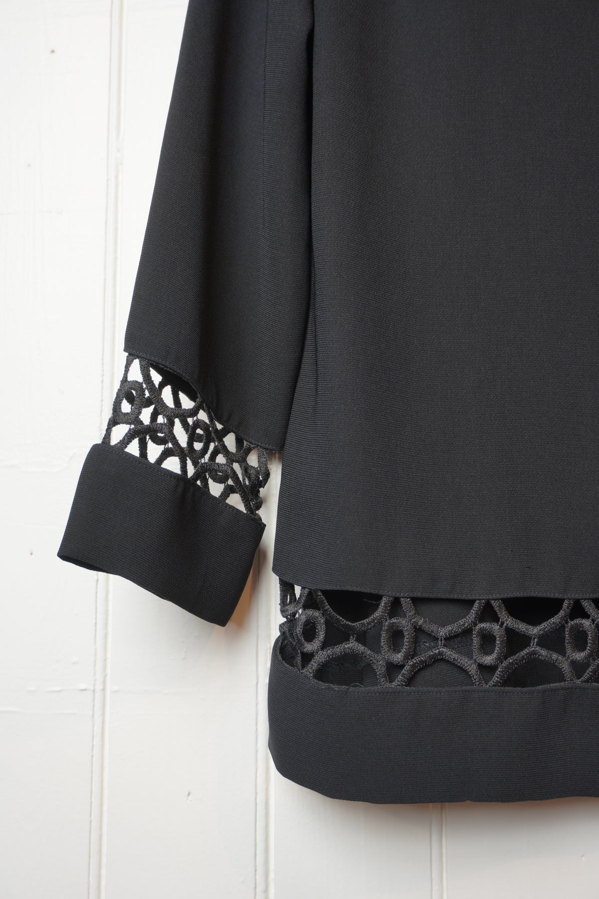 Svart vintageblus med guldfärgade knappar – Leslie Fay