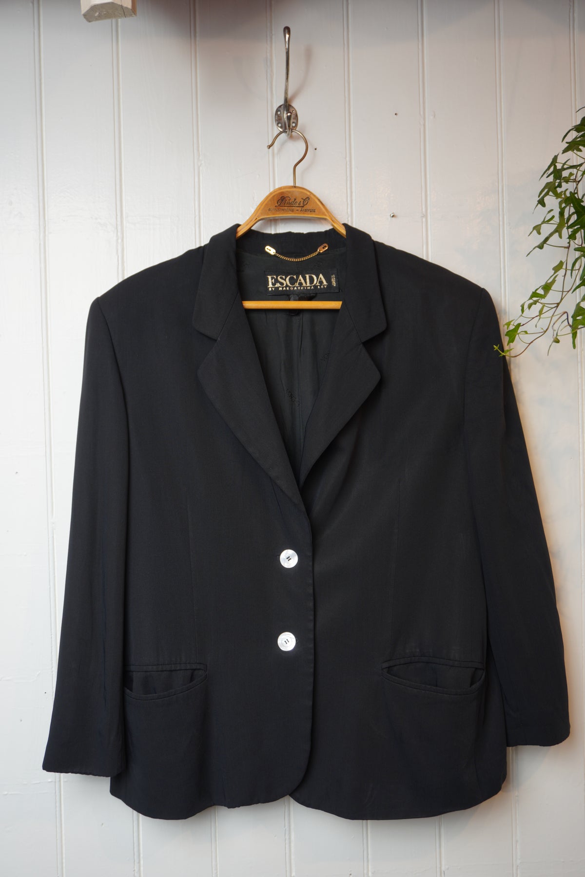 Svart vintagekavaj – Escada