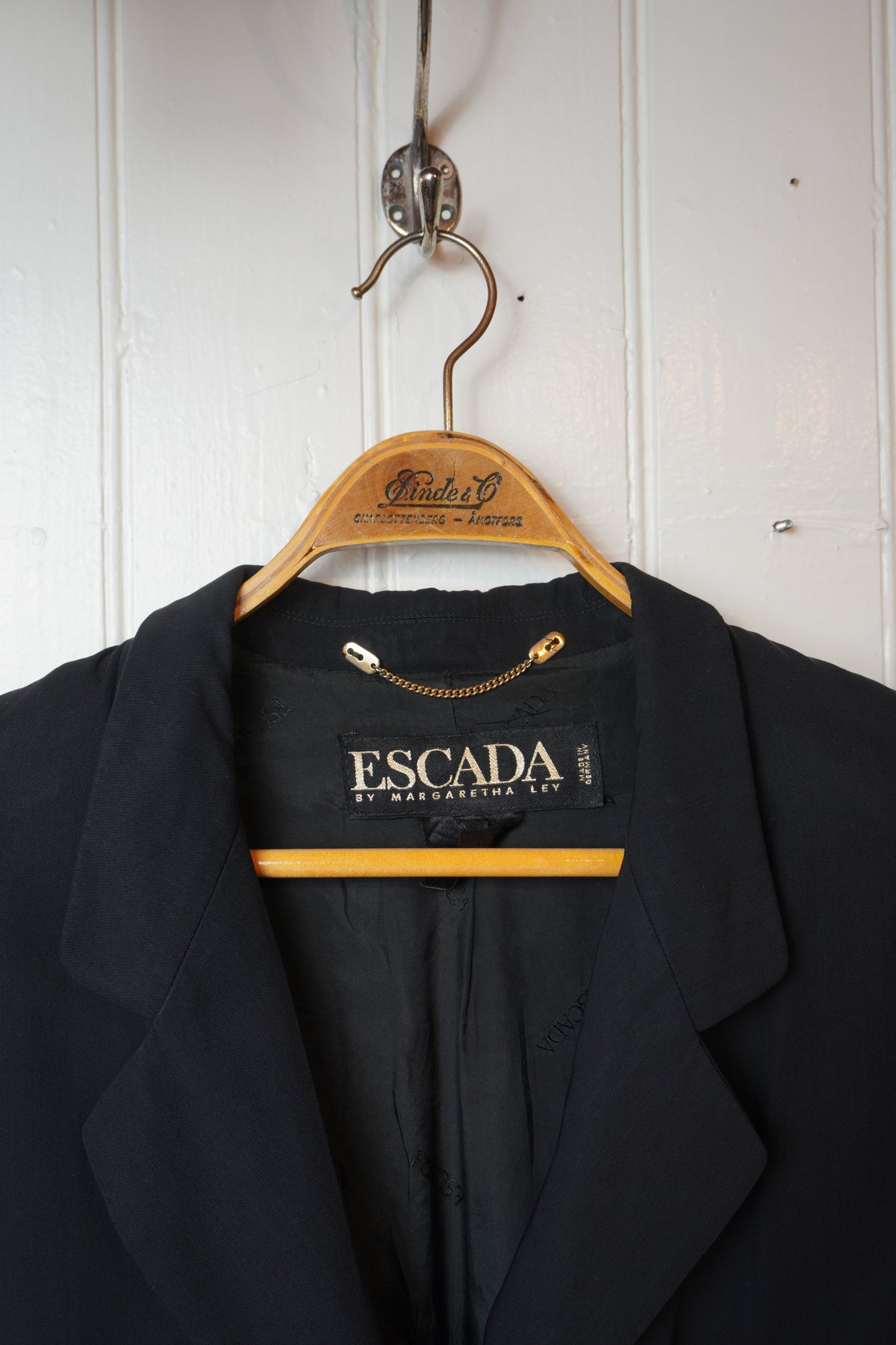 Svart vintagekavaj – Escada