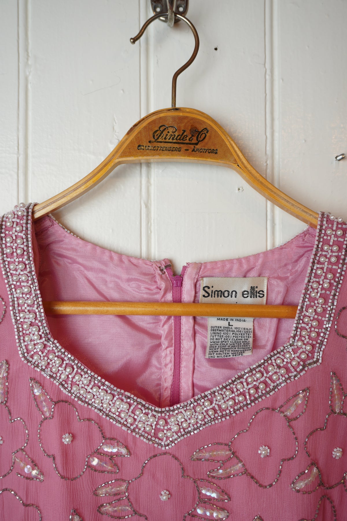 Rosa pärlbroderad blus – Simon Ellis