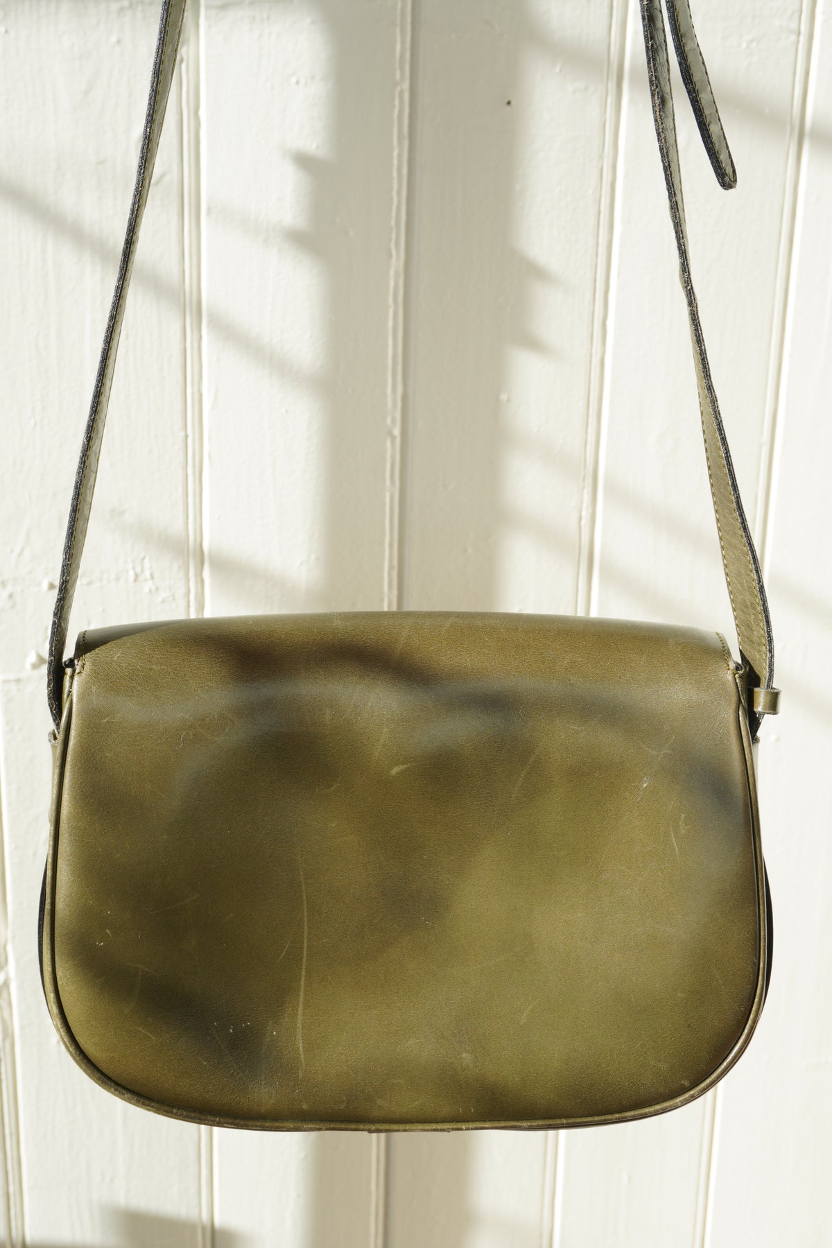 Céline vintage axelväska i olivgrönt läder – 70/80-tal