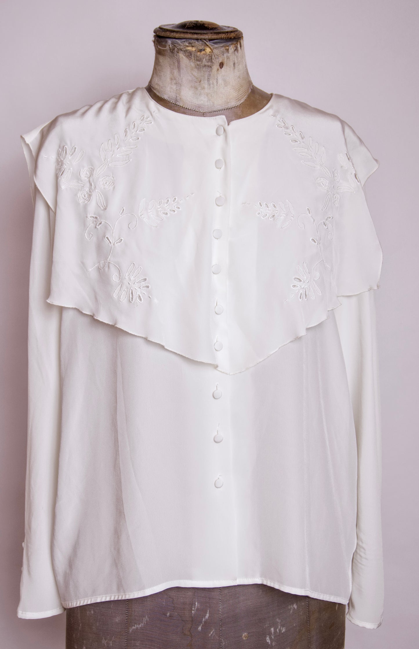 Vit broderad blus