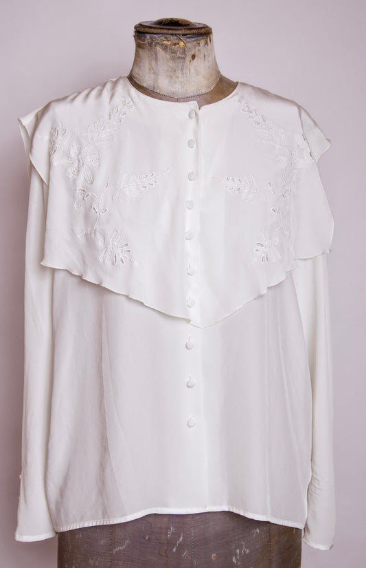 Vit broderad blus