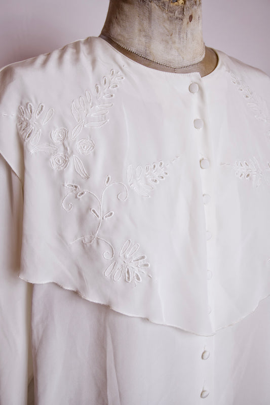 Vit broderad blus