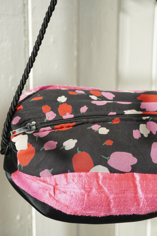 Blommig vintage axelväska med rosa