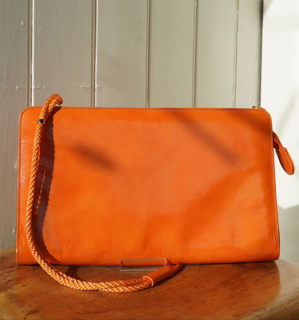 Orange skinnclutch – Charles Jourdan