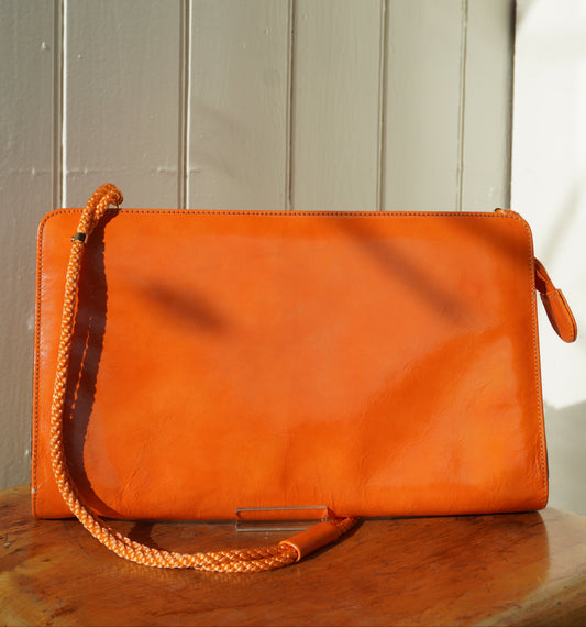 Orange skinnclutch – Charles Jourdan