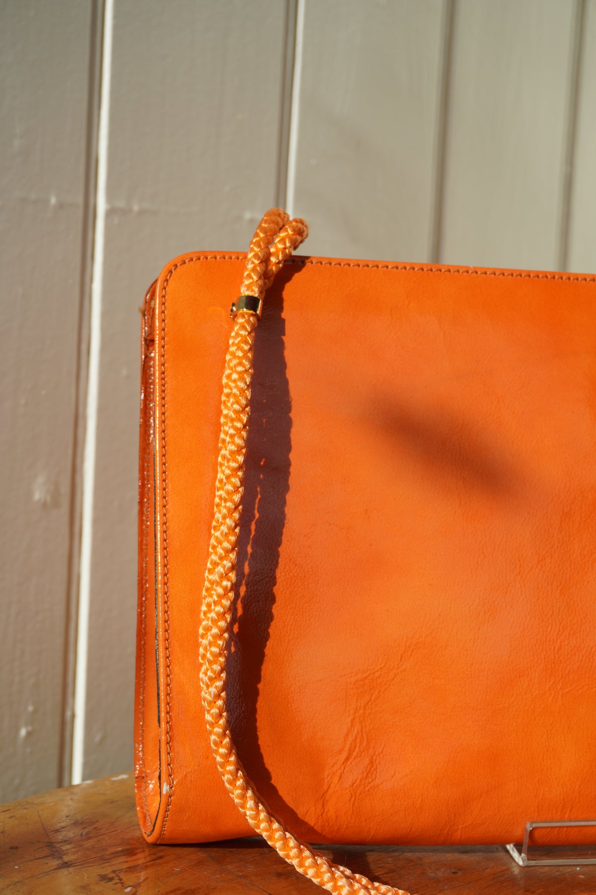 Orange skinnclutch – Charles Jourdan