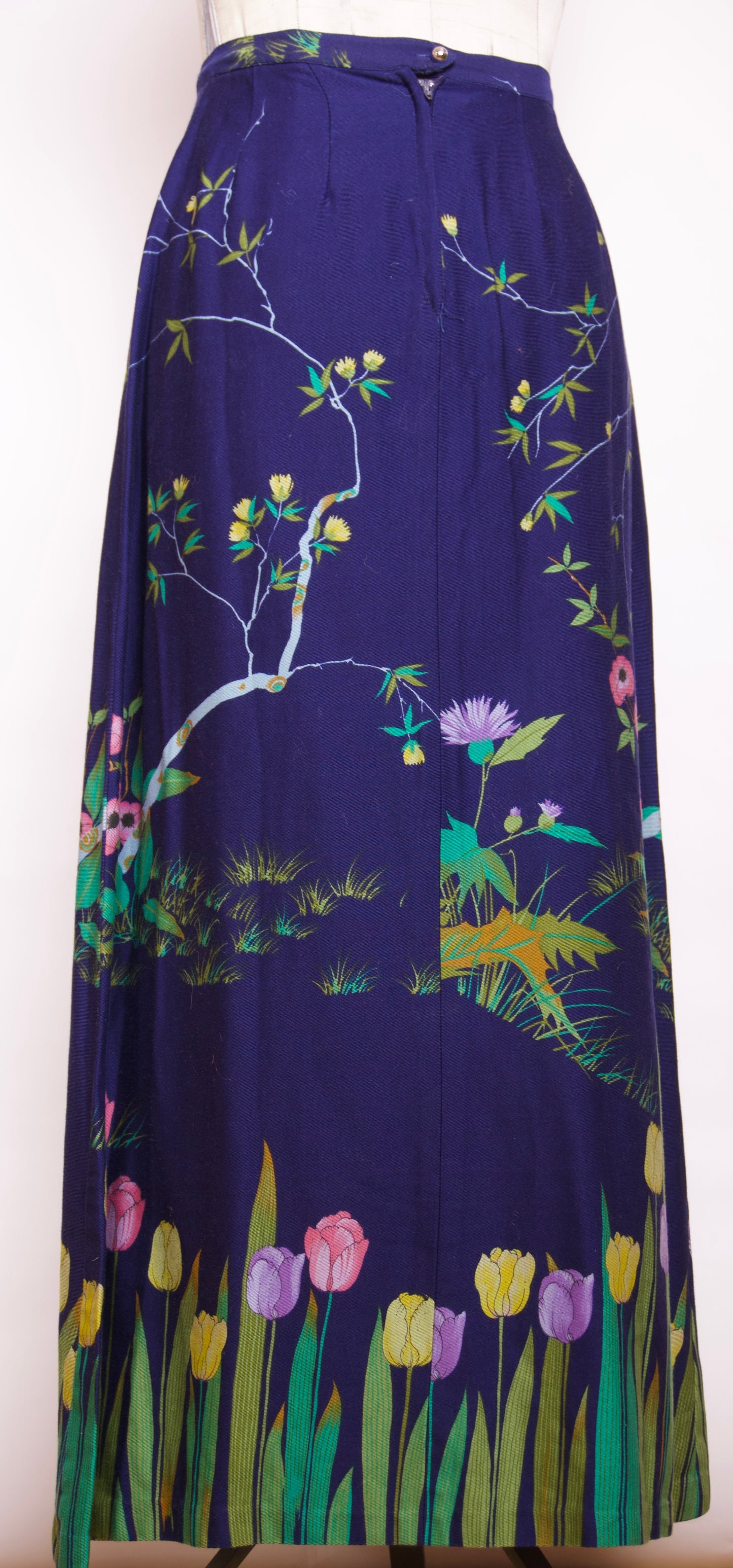 Blommig vintagekjol med tulpanmotiv