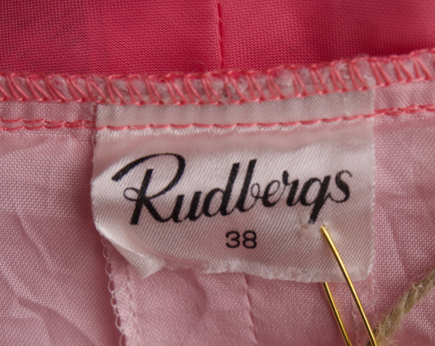 Klänning från Rudbergs – neonrosa