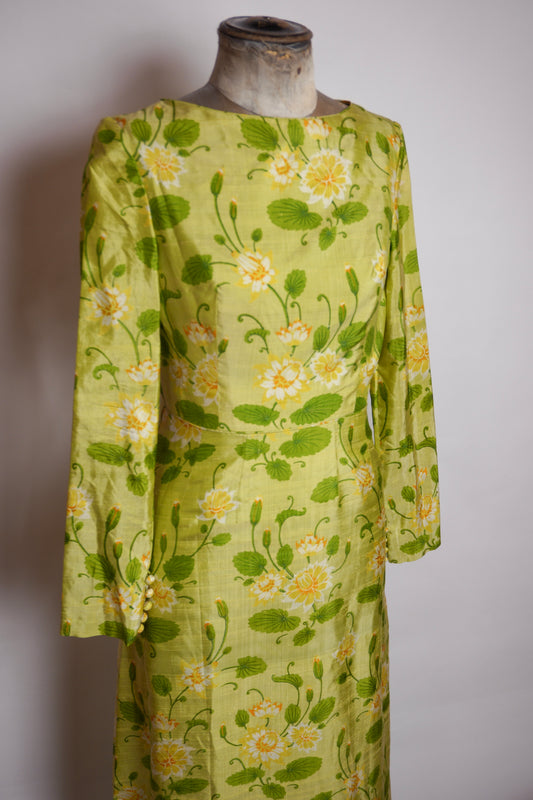 Vintage klänning i råsiden – grön/blommig 60–70-tal