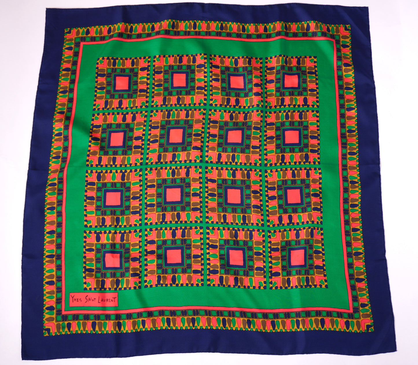 Vintage Yves Saint Laurent sidenscarf – grafiskt mönster 1970's