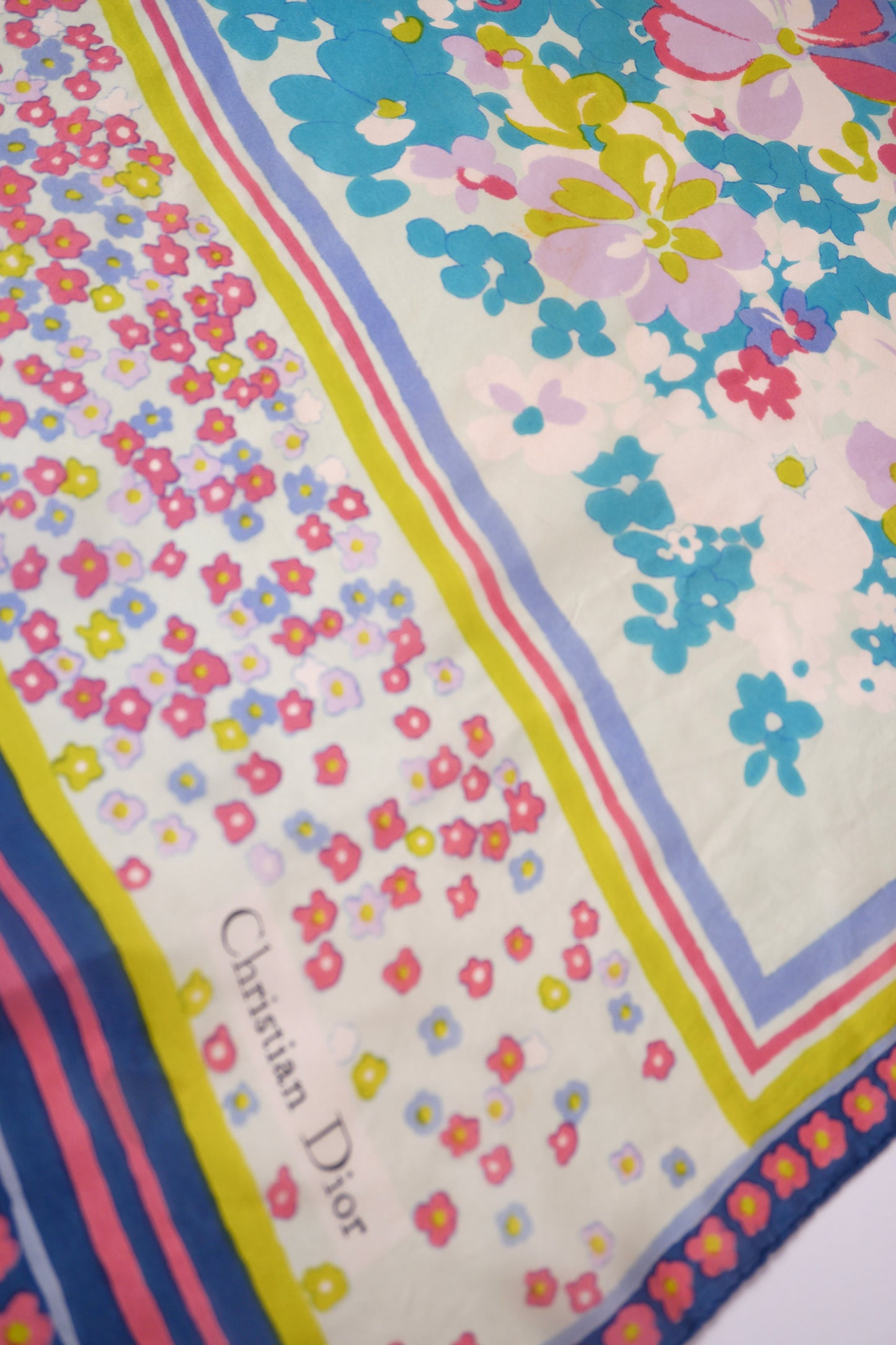 Vintage Christian Dior sidenscarf – blommönstrad