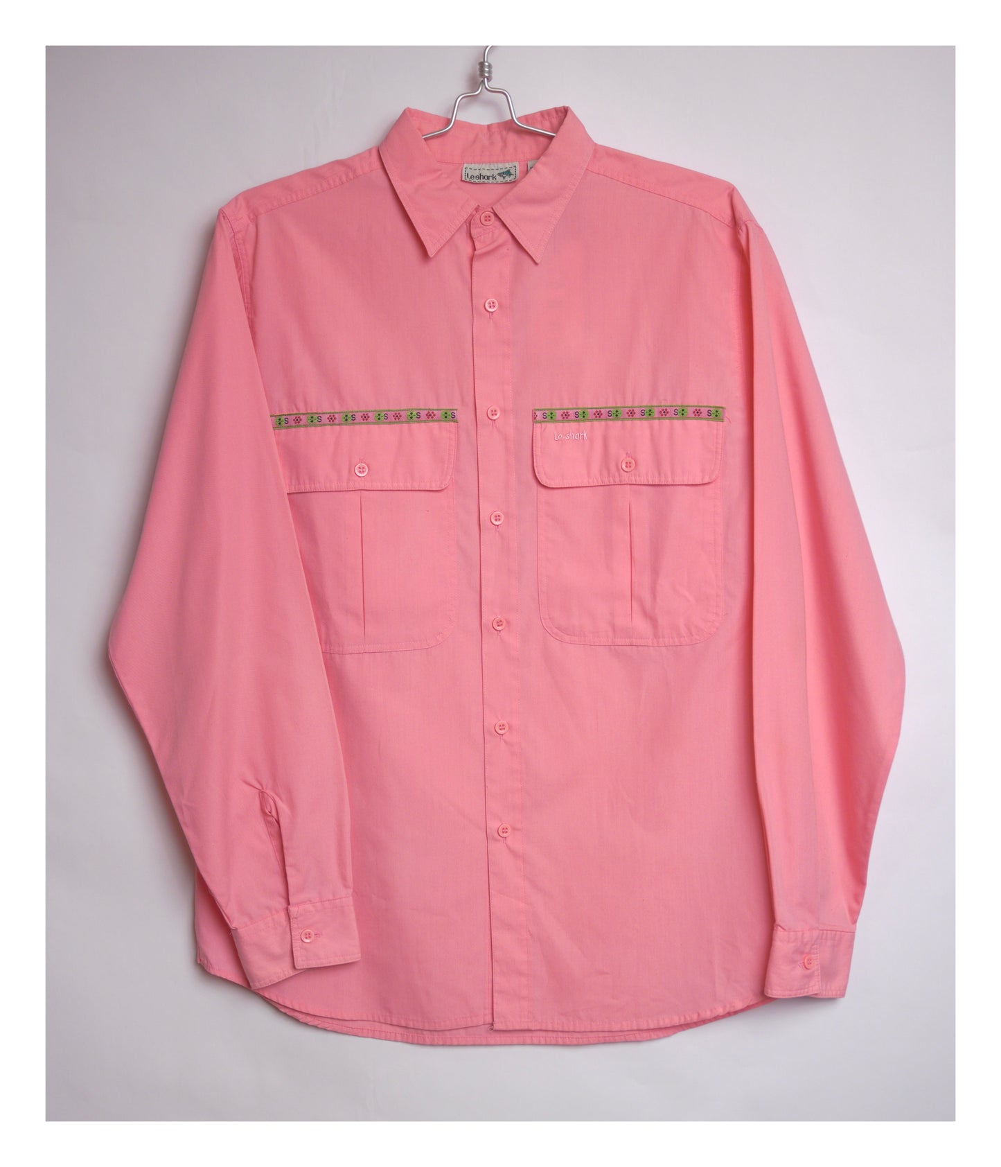 Le Shark Skjorta – Rosa med Broderade Detaljer