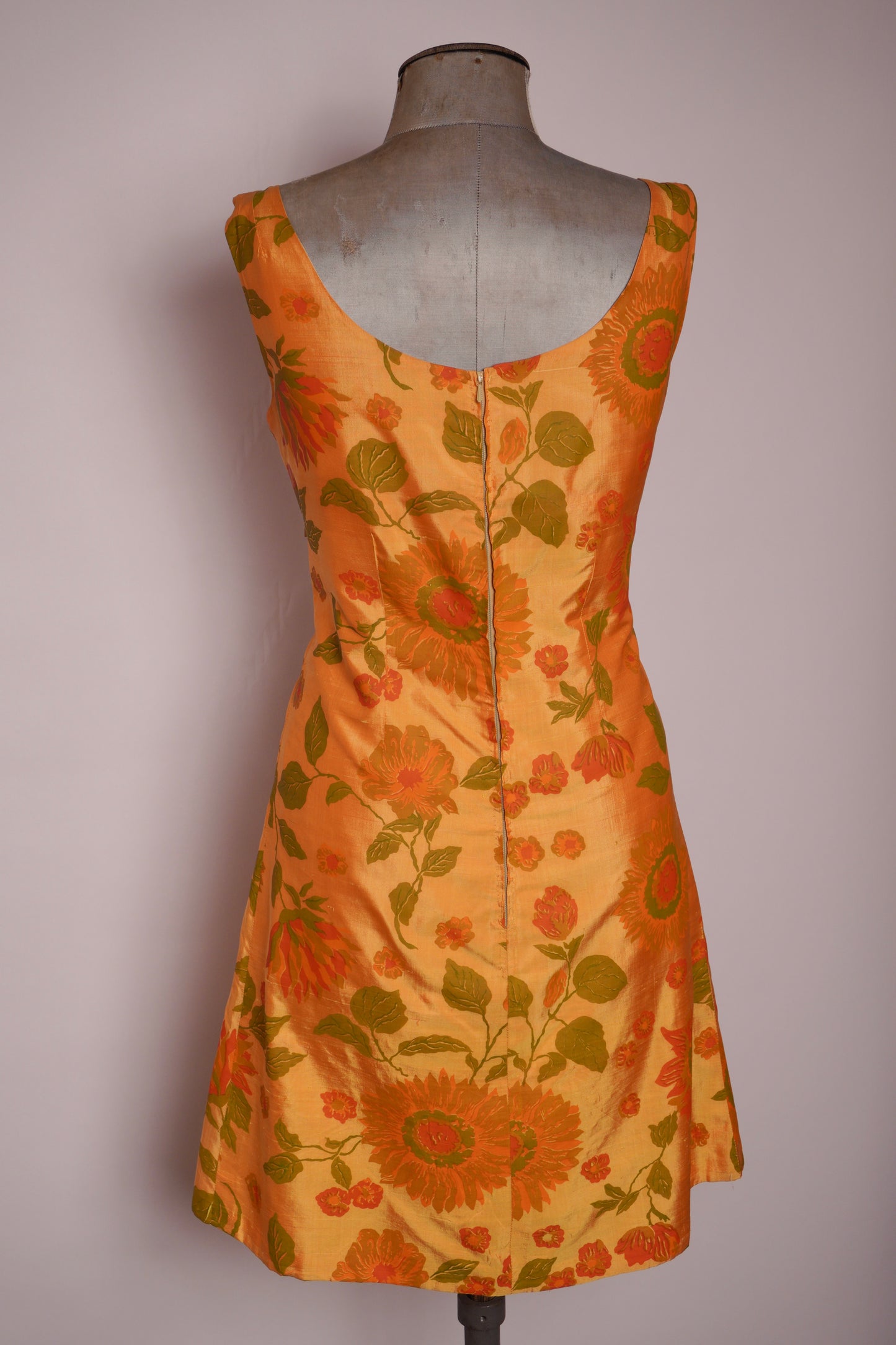 Klänning med solrosor