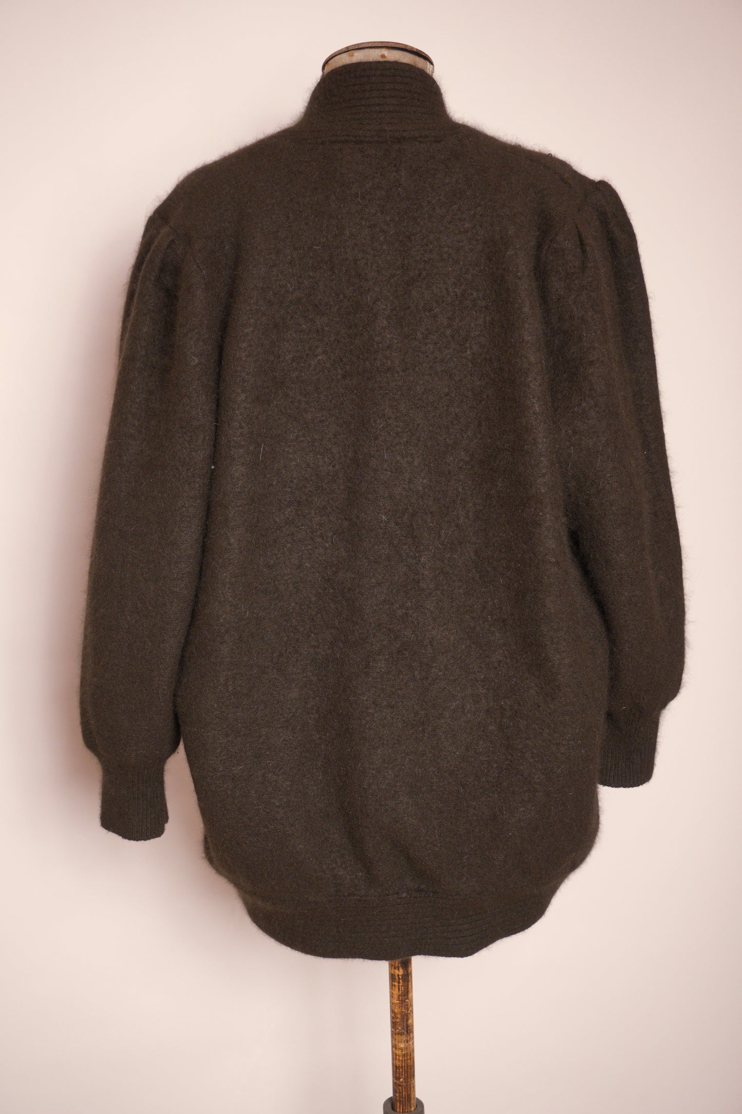 Chokladbrun angorakofta