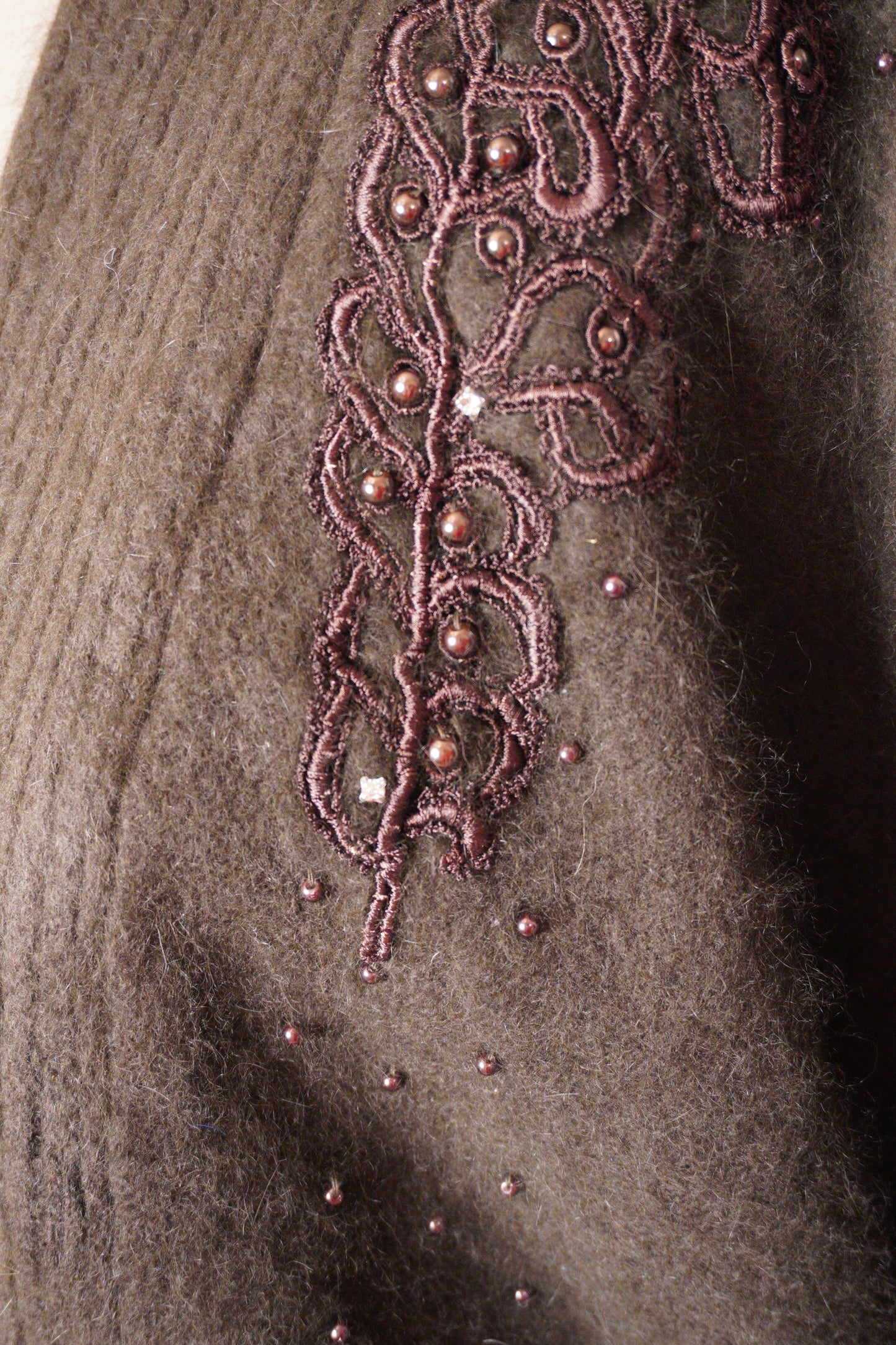 Chokladbrun angorakofta