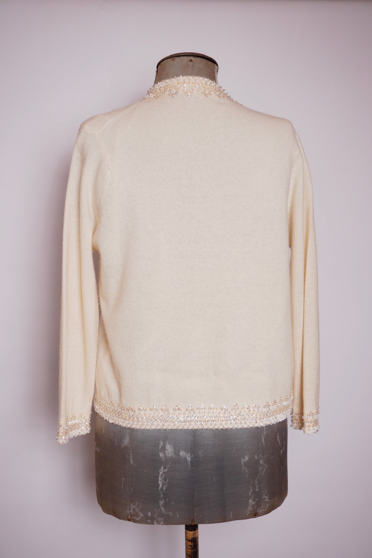 Kofta med pärlor och paljetter