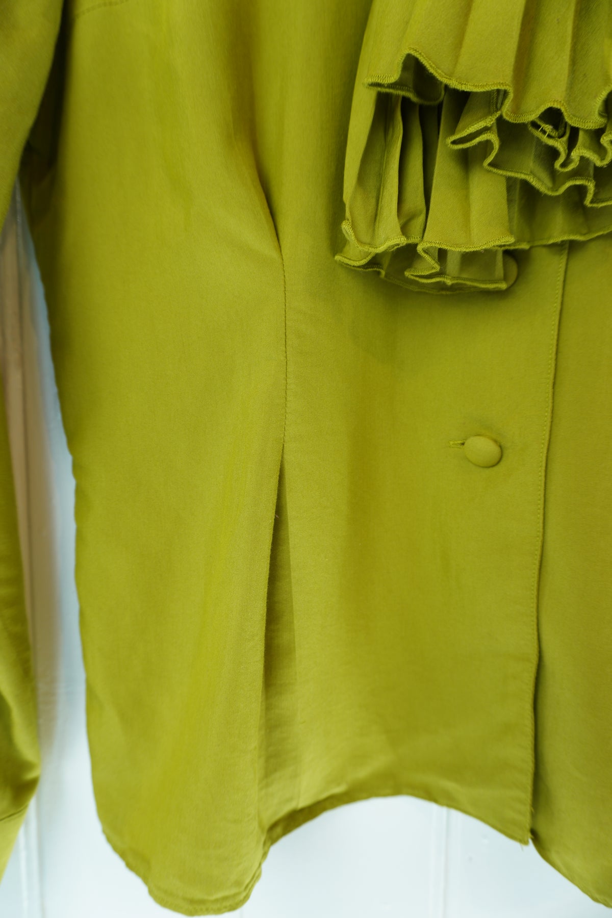 Vintageblus med plisserad knytkrage