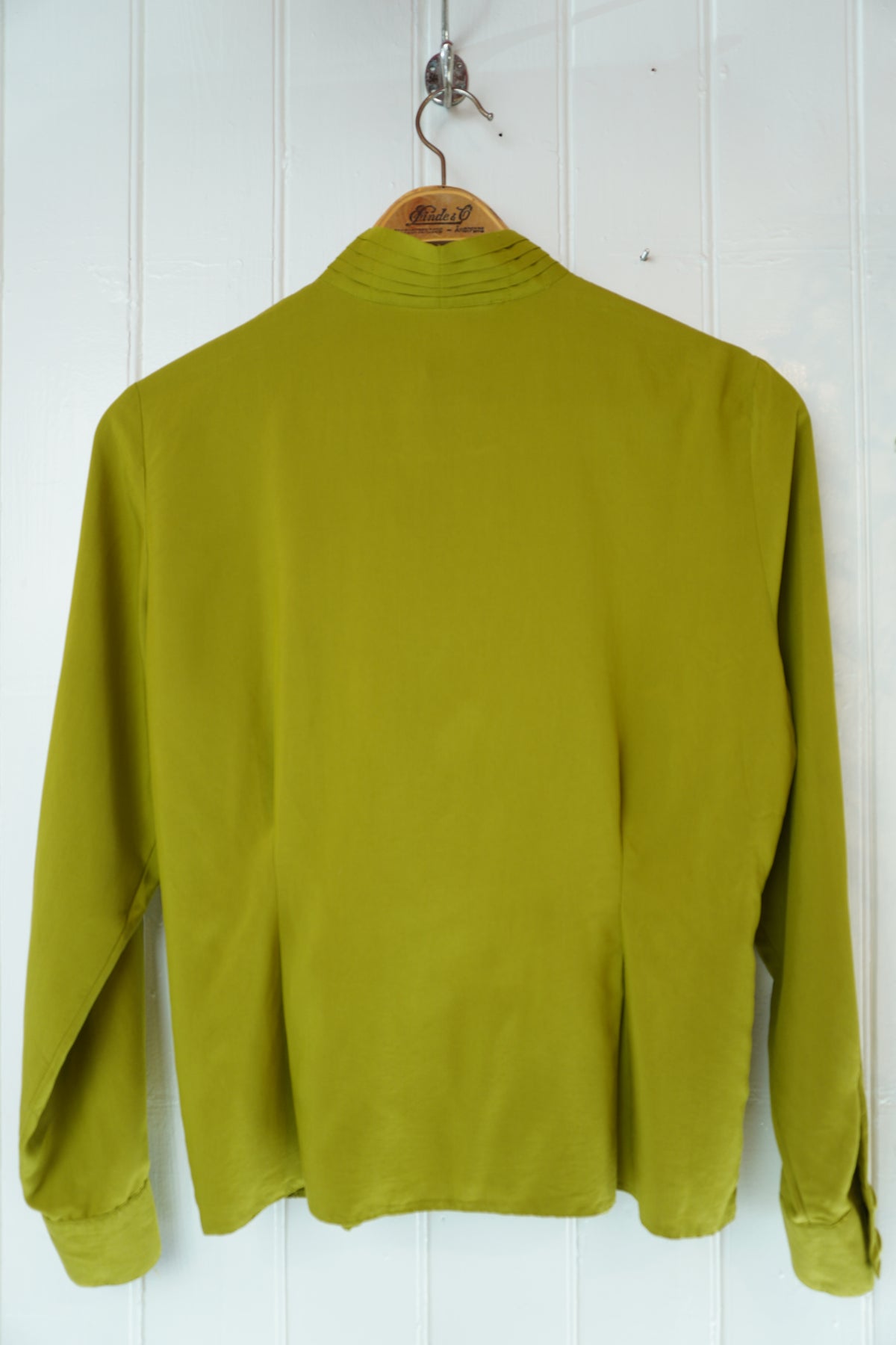 Vintageblus med plisserad knytkrage