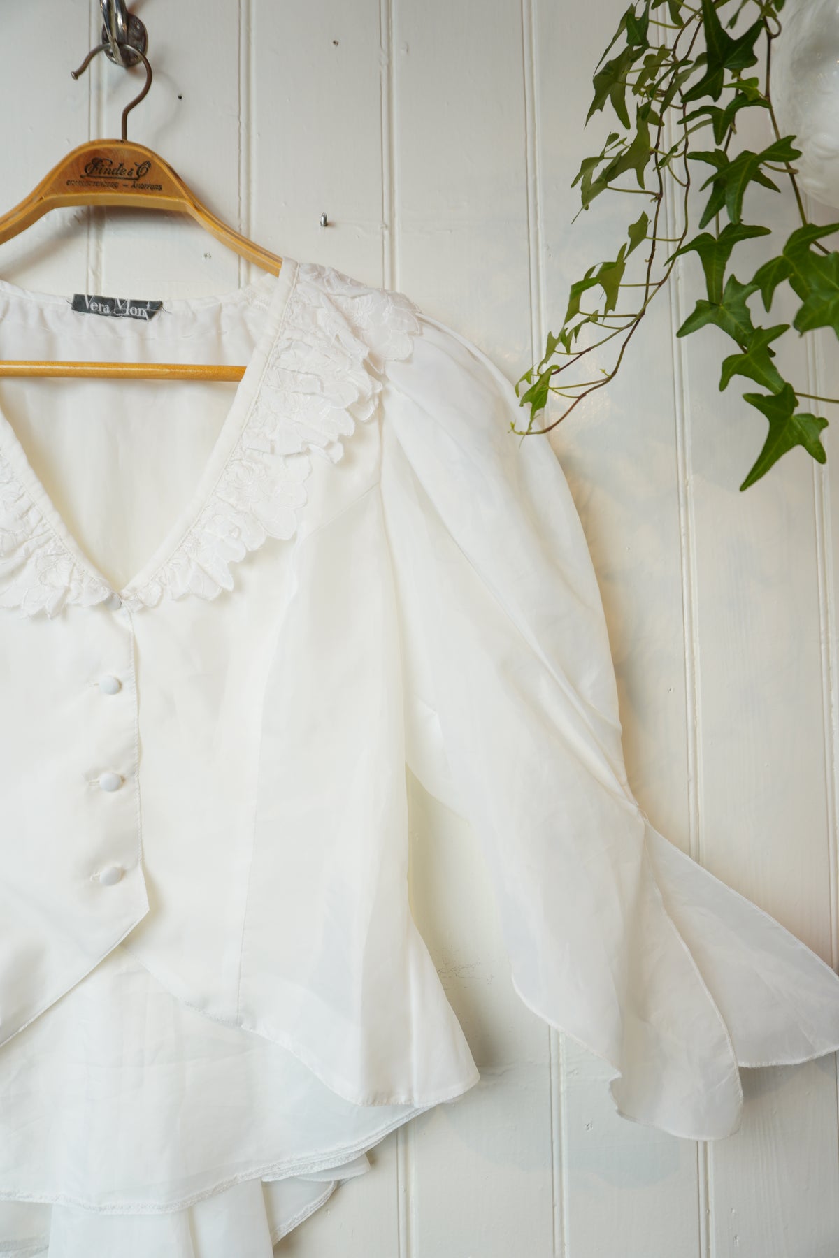 Vintageblus med volanger – Vera Mont