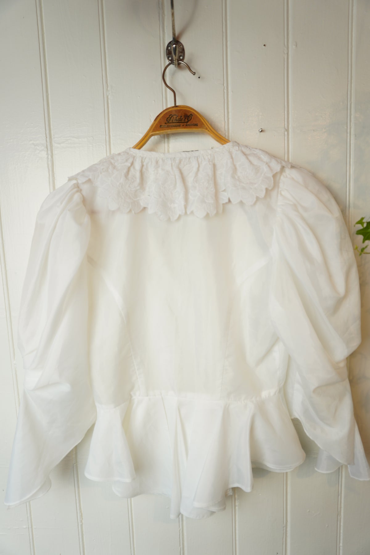 Vintageblus med volanger – Vera Mont