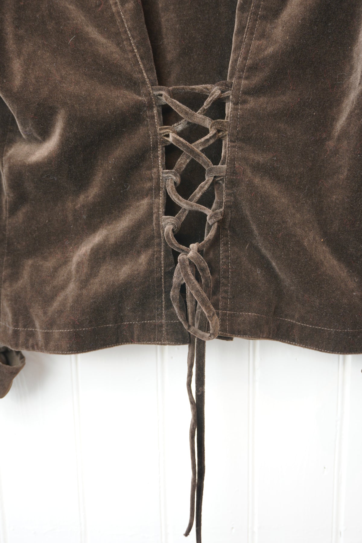 Brun sammetsjacka med volanger – Anne Fontaine