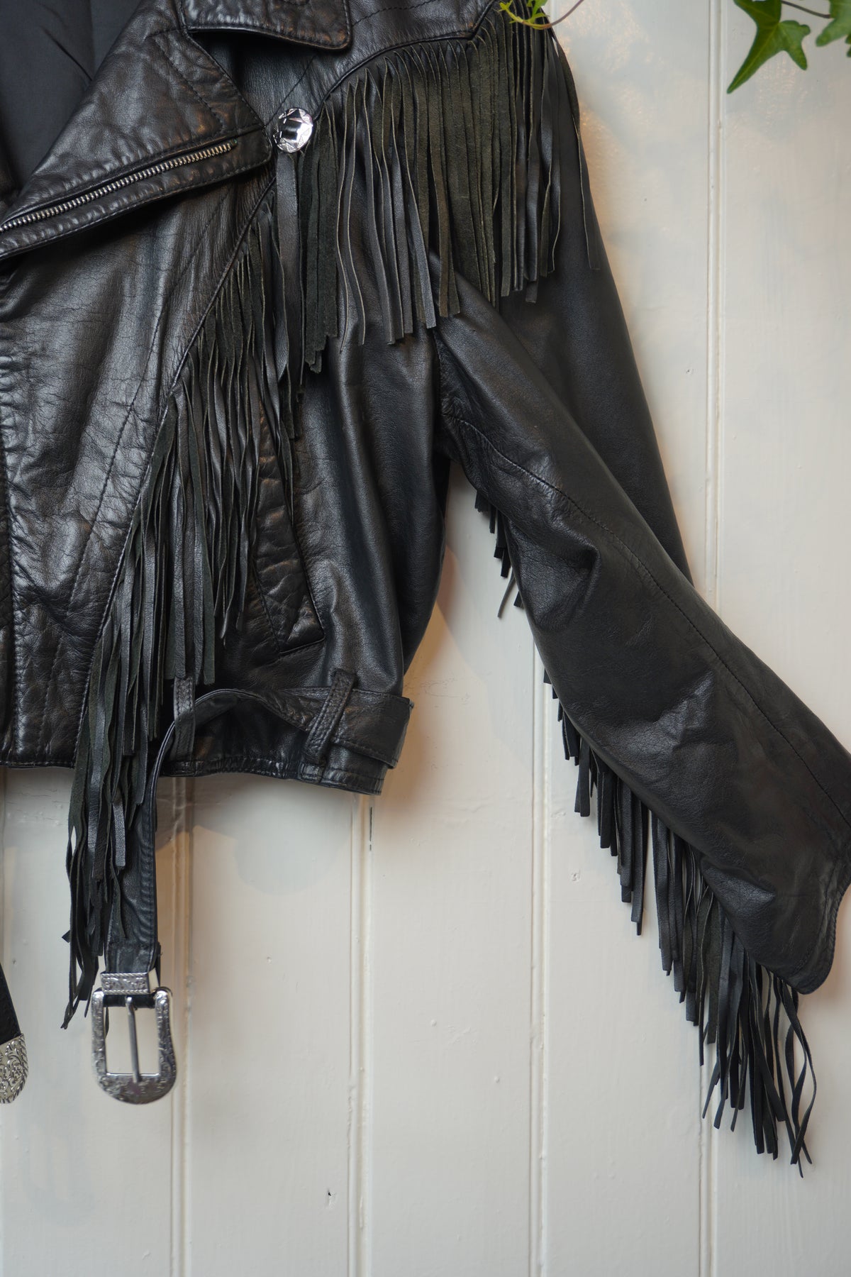 Svart skinnjacka med fransar – Vintage