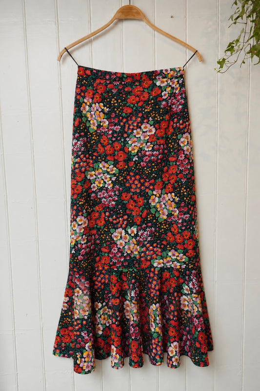 Blommig vintagekjol med volang – Figura Finland
