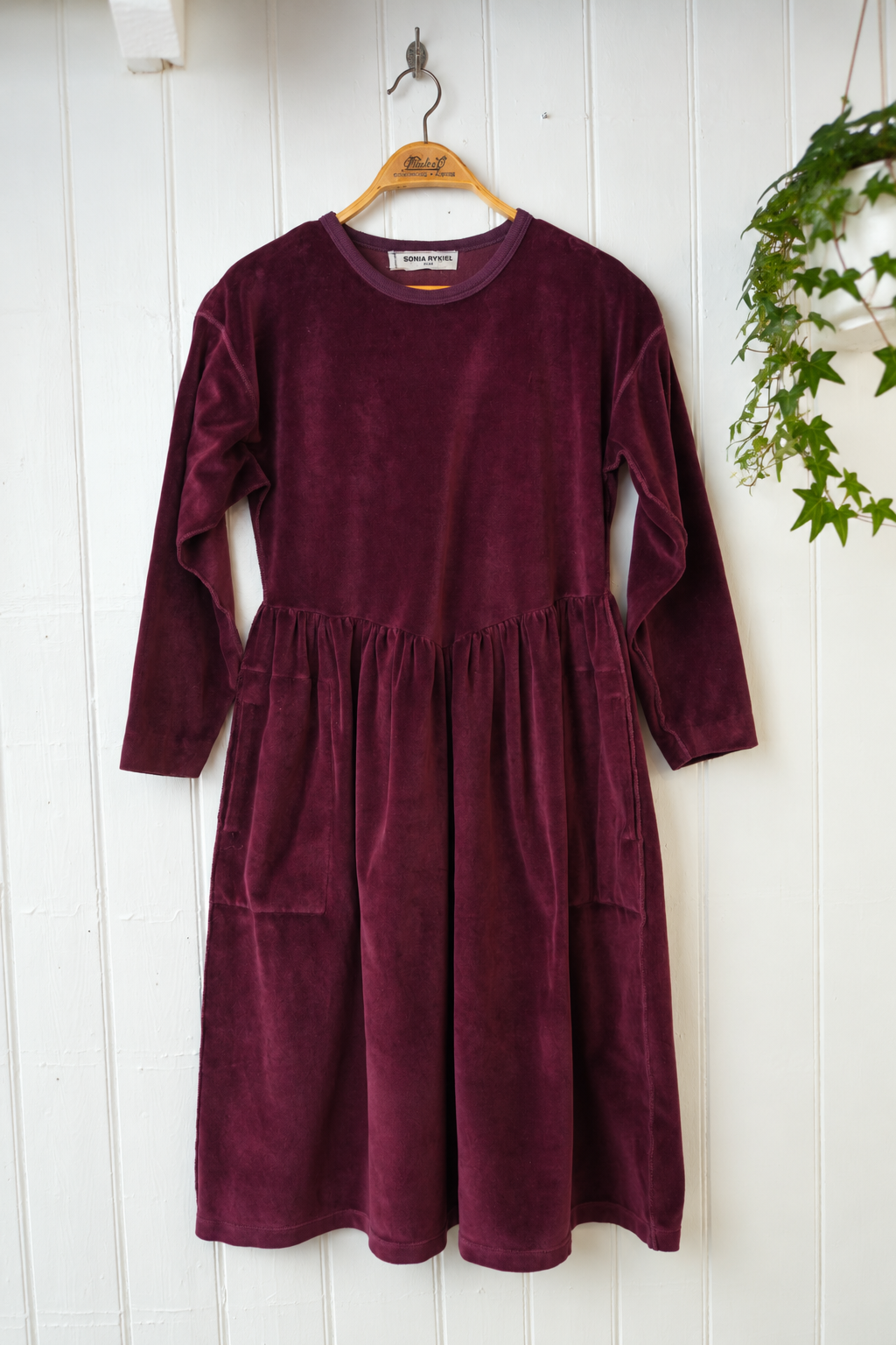 Vinröd velourklänning med fickor – Sonia Rykiel