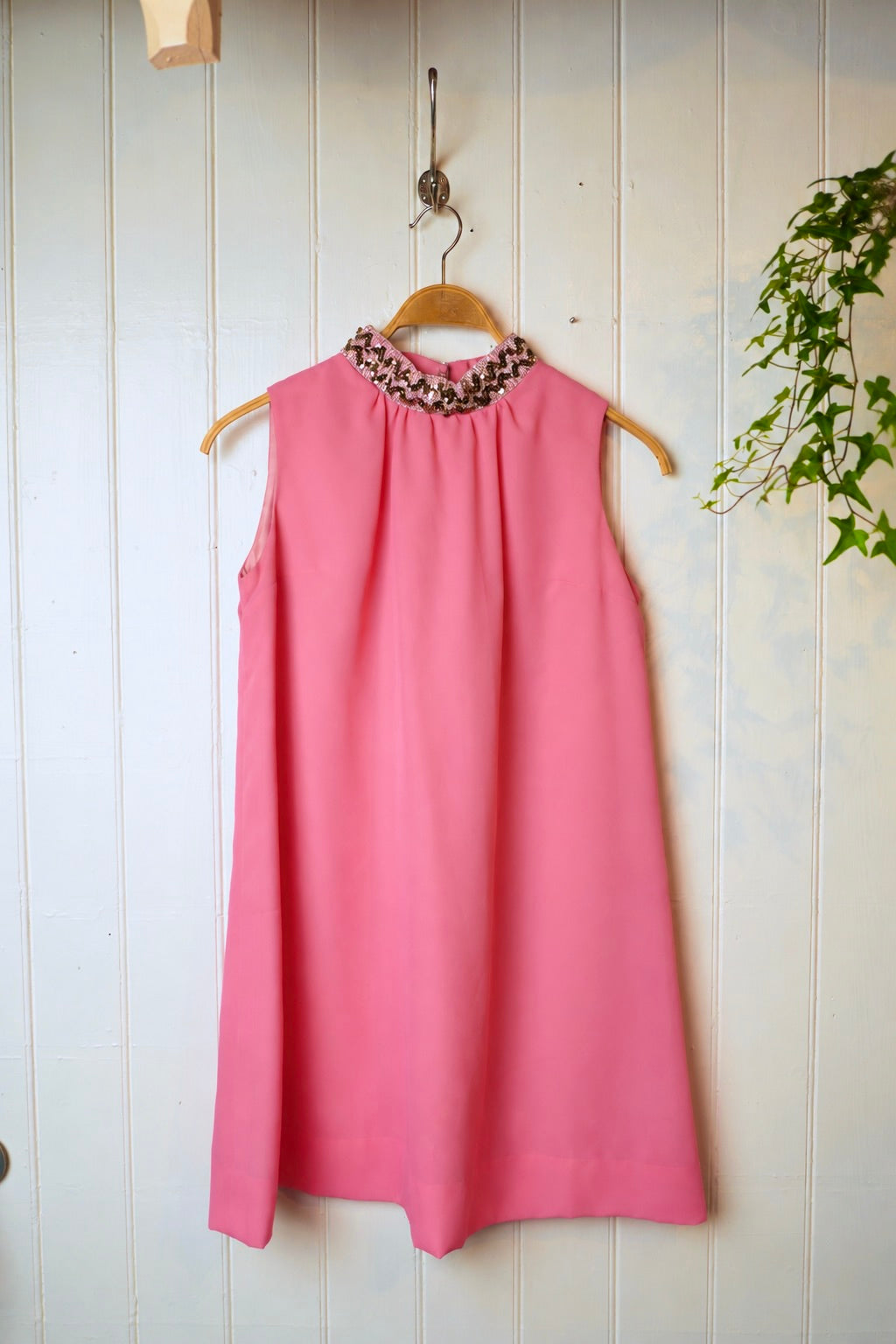 Neonrosa vintageklänning – Martinette